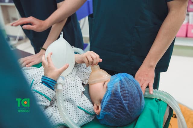 Phẫu thuật chỉnh hình phanh môi má lưỡi sai giải phẫu