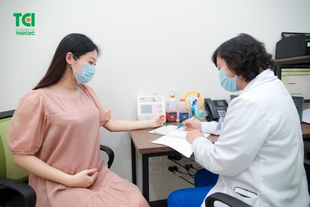 Nhận kết quả khám thai