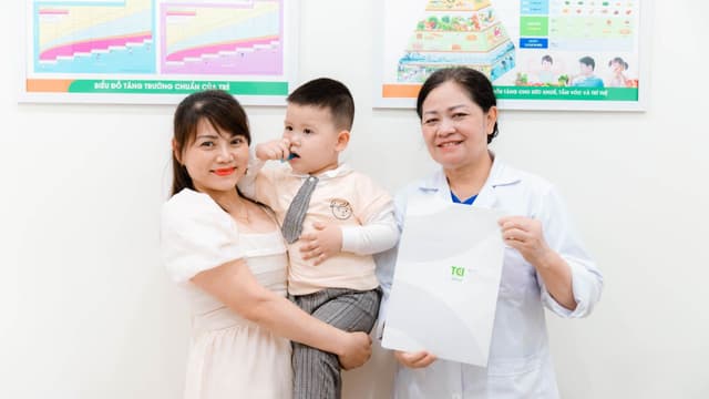 Trẻ thiếu vitamin D: Mẹ nên làm gì?