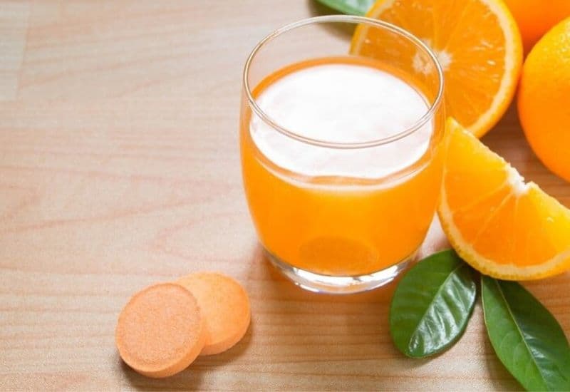Uống vitamin C là rất cần thiết cho sức khỏe mỗi người
