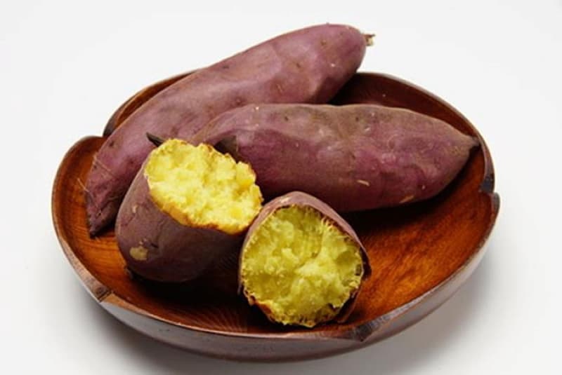 Khoai lang: Có tác dụng nhuận tràng tự nhiên và rất giàu chất xơ - ăn uống cải thiện bệnh trĩ