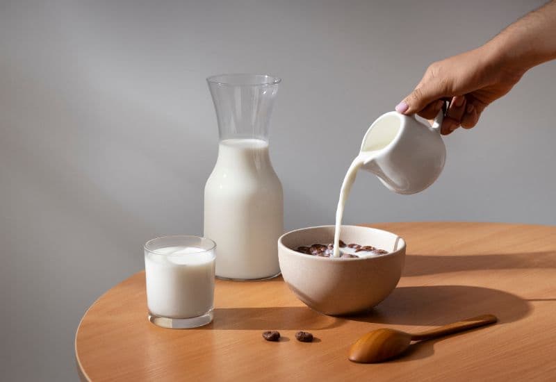 Một số trẻ có thể dị ứng với sữa bò, trứng, đậu phộng hoặc các loại hải sản.