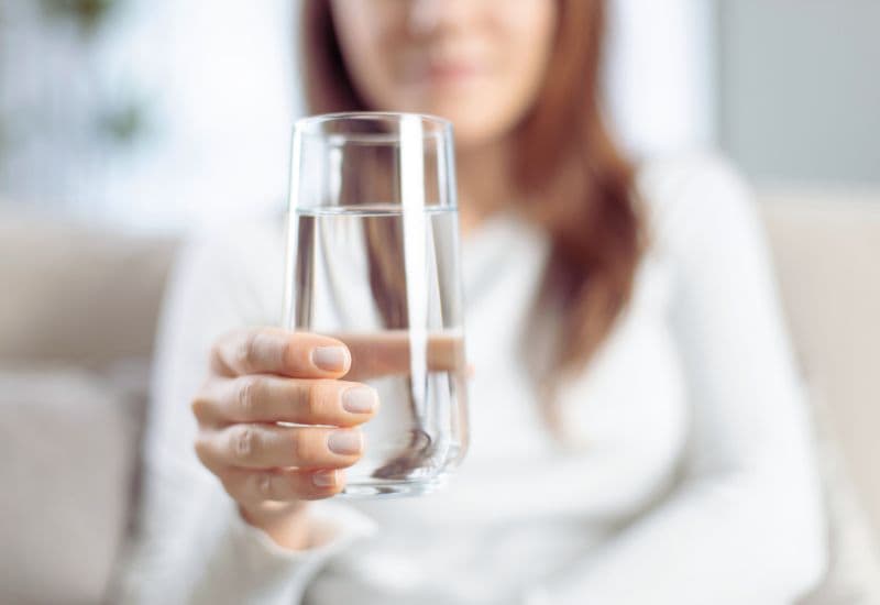 Thận bị ứ nước có nên uống nhiều nước không?