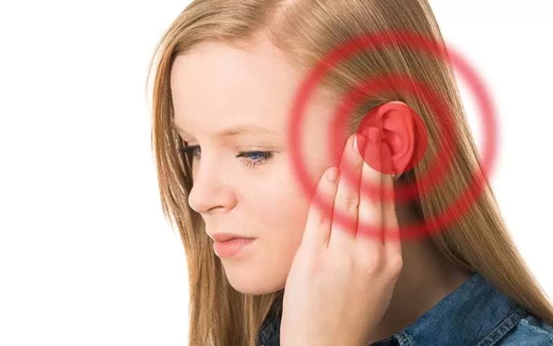 Bị ù tai có sao không