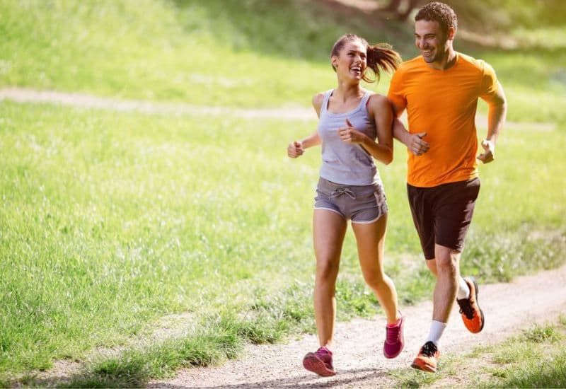 Tăng cường vận động giúp cơ thể bổ sùng canxi tốt hơn.