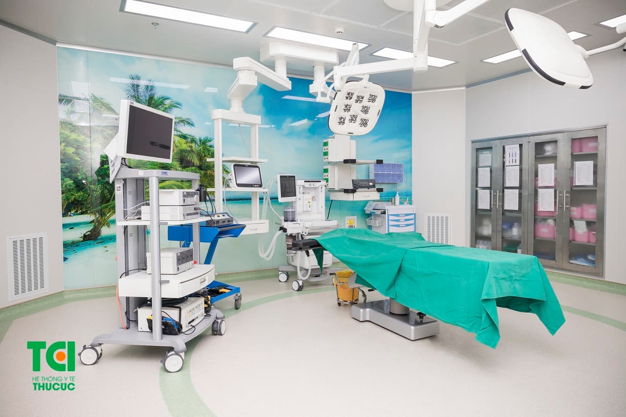 Không gian phòng mổ vô khuẩn một chiều tại Bệnh viện ĐKQT Thu Cúc