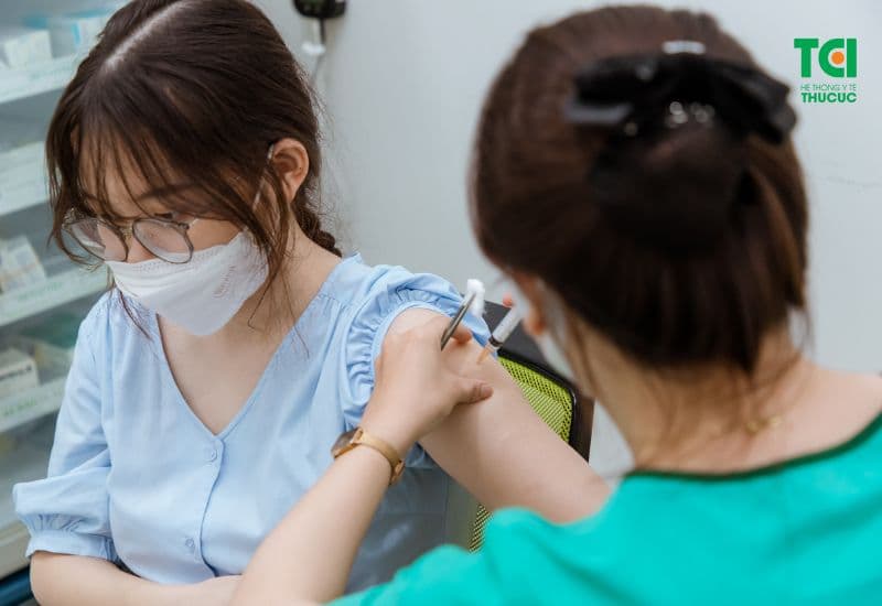 Phụ nữ chưa từng tiêm vắc-xin, cần thực hiện hai mũi cách nhau ít nhất 4 tuần và hoàn thành trước tuần thứ 28 của thai kỳ.