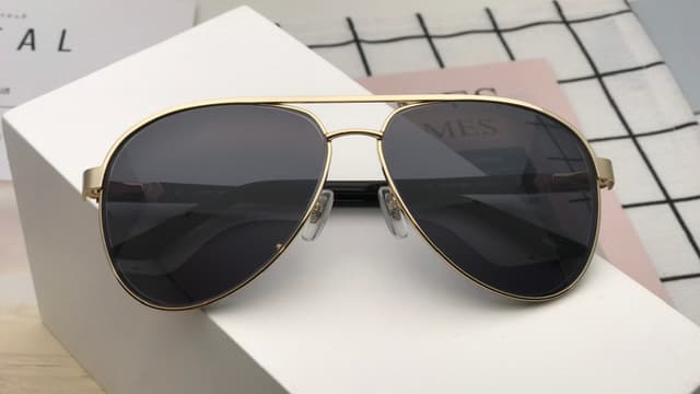 5 Điều cần biết khi cắt kính râm cận