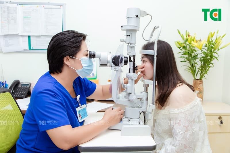 Để cắt kính chuẩn xác, trước tiên, bạn cần khám, kiểm tra thị lực