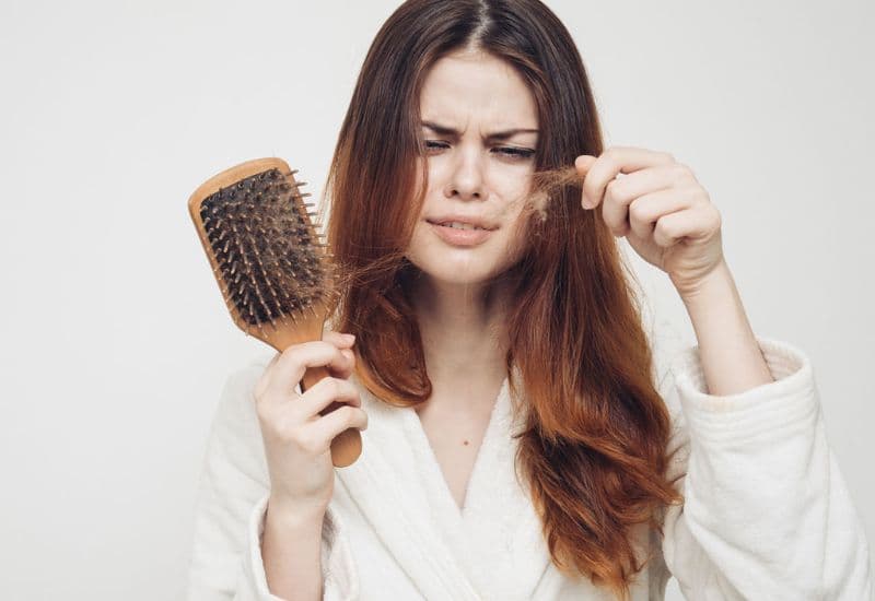 Tình trạng thiếu hụt đạm có thể gây ra những vấn đề nghiêm trọng cho mái tóc