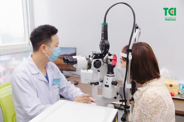 chụp bản đồ giác mạc