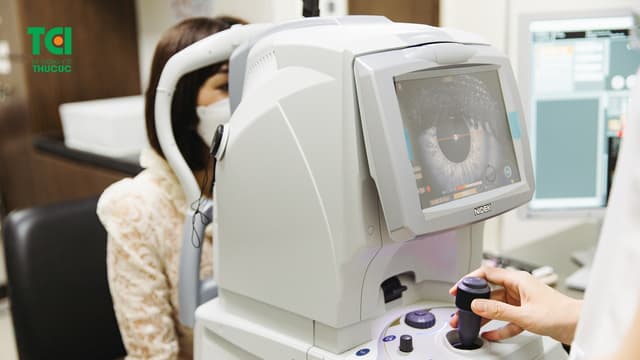 Cần chụp cắt lớp võng mạc OCT khi nào?