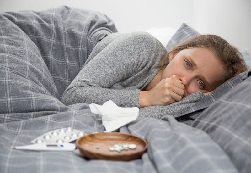 Giải đáp chi tiết thắc mắc: Có được tắm sau khi tiêm vắc-xin không?