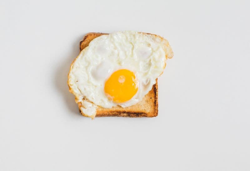 Giải đáp chi tiết thắc mắc: Có nên ăn trứng trước khi tiêm vắc-xin?