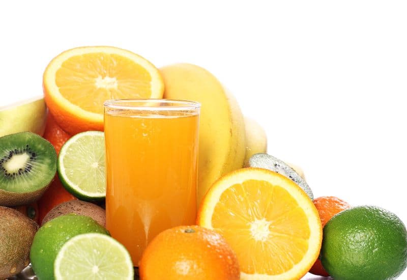 Nước ép cam hoặc táo cung cấp vitamin và giữ cho cơ thể tỉnh táo.