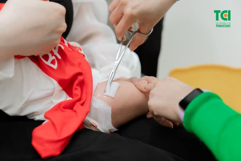 Thay vì phải tiêm riêng lẻ từng loại vắc xin để phòng từng bệnh, vắc xin 5 trong 1 kết hợp tất cả trong một mũi tiêm duy nhất.