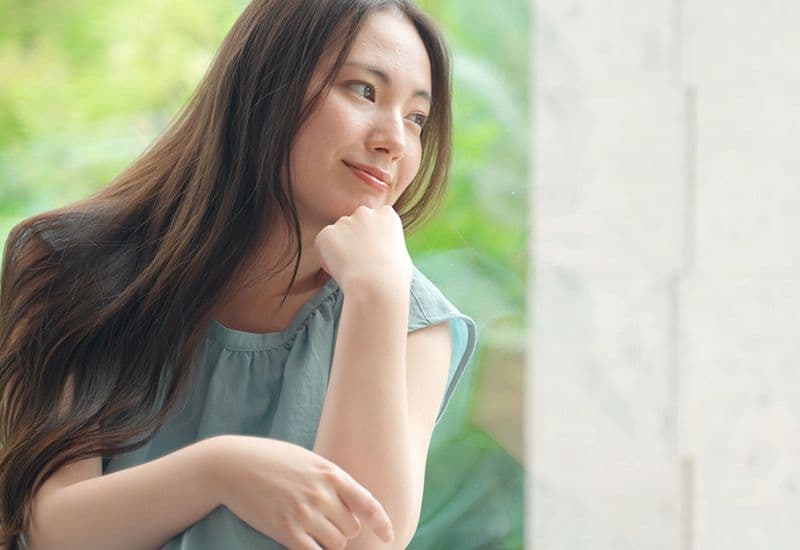 Công dụng của gừng trong việc làm đẹp tóc và da vô cùng hiệu quả, giúp nuôi dưỡng da sáng khỏe, giảm mụn, ngăn ngừa lão hóa, đồng thời kích thích mọc tóc và giảm gãy rụng.