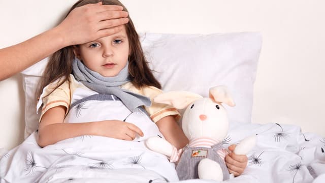 Dấu hiệu trẻ bị cúm:  Từ thông thường đến nguy hiểm