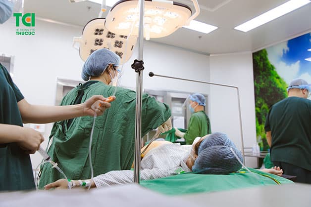 Sau sinh mổ, người mẹ thường gặp tình trạng ra sản dịch