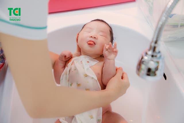 Dịch vụ tắm bé tại nhà &#8211; Bé sạch khỏe, mẹ an tâm