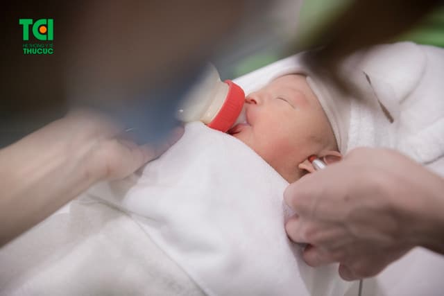 Đo âm ốc tai OAE cho trẻ sơ sinh