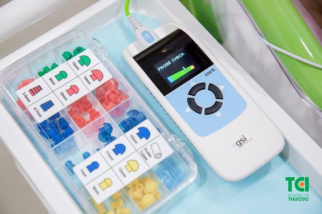 Thu Cúc TCI sử dụng máy đo âm ốc tai hiện đại: GSI corti DP, TE OAE của Mỹ.