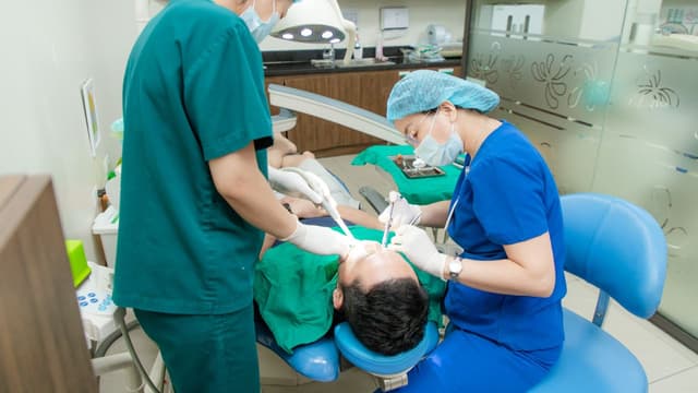 Những điều cần biết về giá 1 hàm răng giả