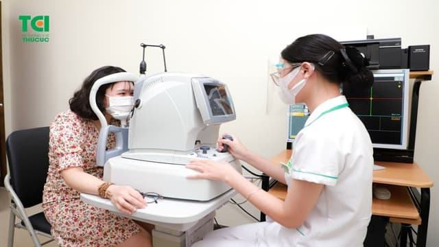Khám tật khúc xạ mắt ở đâu uy tín?