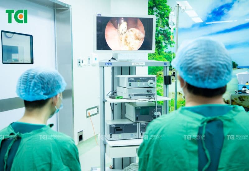 Tại Hệ thống Y tế Thu Cúc TCI, VA viêm được nạo bằng công nghệ Plasma, dao Coblator.