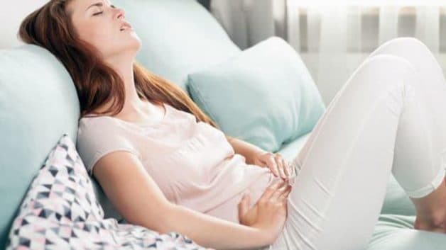 Khi bị sa tử cung phụ nữ có thể bị đau Vùng chậu thường cảm thấy căng tức và vô cùng khó chịu