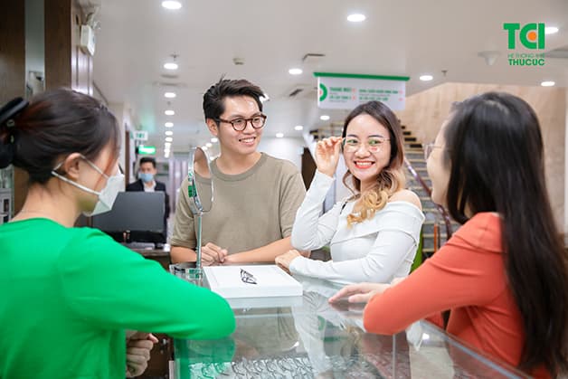Quầy kính mắt TCI