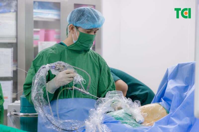 Phương pháp điều trị giãn đài bể thận và niệu quản trái do sỏi niệu quản 1/3 trên