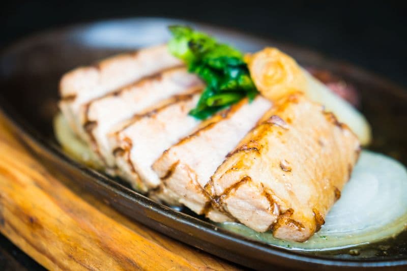 Thịt, cá béo là những sản phẩm giàu calo.