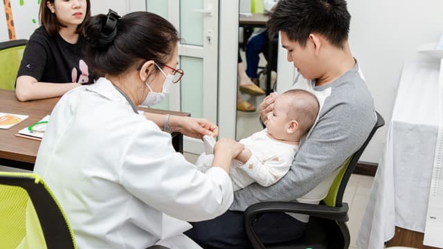 Tiêm phòng 5 trong 1 cho bé mấy mũi là đủ và lịch tiêm chuẩn