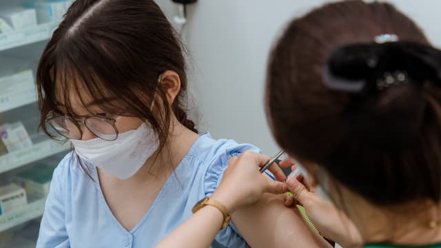 Tiêm vắc xin bạch hầu: 3+ thời điểm cần nhắc lại và lưu ý