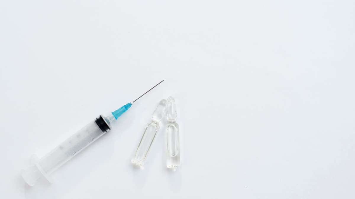 Tiêm vắc-xin mấy mũi: Tất tần tật những điều bạn cần biết