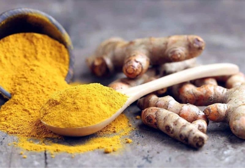 Tinh bột nghệ nguyên chất được chiết xuất từ củ nghệ tươi.