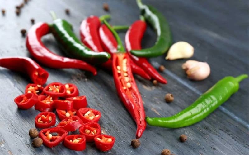 Đồ ăn cay nóng gây táo bón, lâu dần dẫn đến trĩ