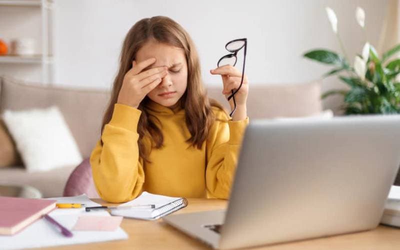 Tròng kính cận nữ rẻ