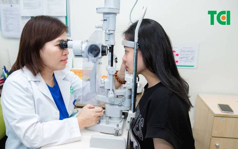 Tròng kính cận nữ bao tiền