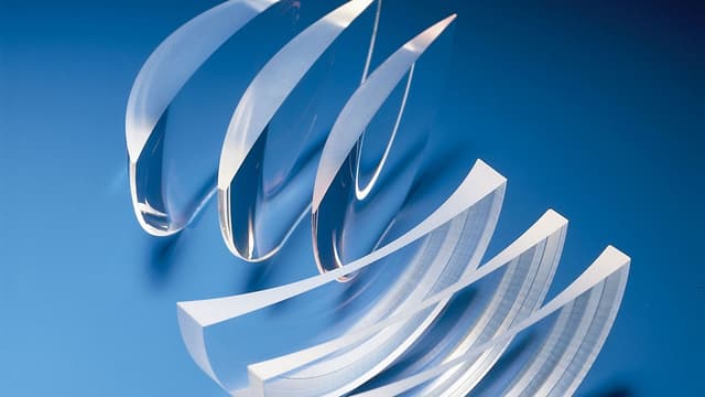 “Cận nặng dùng tròng kính dày&#8221; đúng hay sai &#8211; Chuyên gia giải đáp