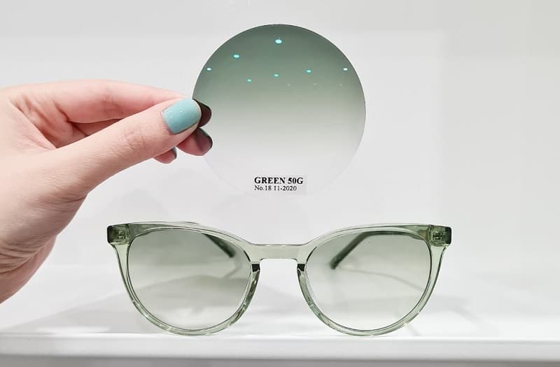 Tròng kính mỏng được cho là có nhiều ưu điểm so với tròng thủy tinh 