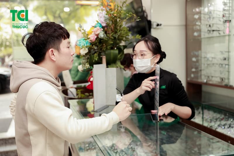 Quầy kính mắt tại tầng 1, Bệnh viện ĐKQT Thu Cúc TCI