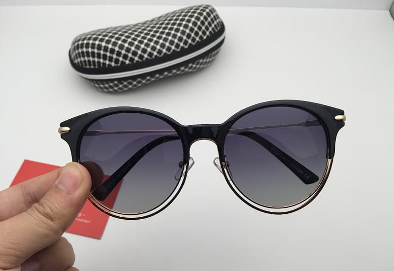 Nếu bạn bị cận thị và thường xuyên đi ngoài trời, loại kính này rất phù hợp!