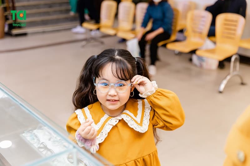 Tròng kính Chemi tại quầy kính TCI