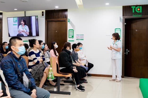 Tại lớp học tiền sinh sản của Hệ thống Y Tế Thu Cúc TCI, bố mẹ sẽ có cơ hội được tương tác trực tiếp với chuyên gia