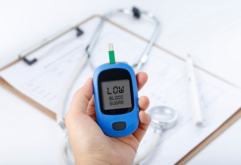 Nhiều nghiên cứu đã chỉ ra rằng nước lá ổi có khả năng làm giảm lượng đường trong máu, đặc biệt hữu ích đối với những người mắc bệnh tiểu đường loại 2.