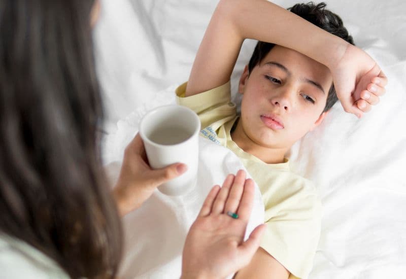 Mặc dù vắc-xin mang lại nhiều lợi ích, việc tiêm chủng vẫn cần được thực hiện dưới sự hướng dẫn của các chuyên gia y tế.