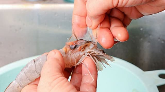 Tìm hiểu về việc ăn vỏ tôm có tốt không