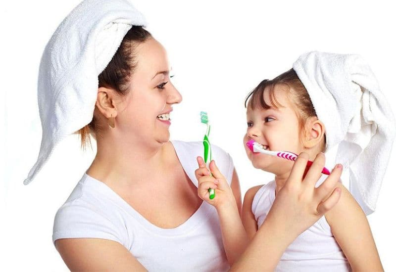 Chăm sóc răng miệng đúng cách sau khi bọc răng sứ sẽ giúp kéo dài tuổi thọ và duy trì hiệu quả thẩm mỹ.